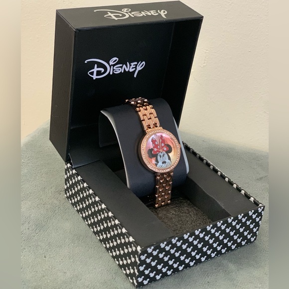 Disney Minnie Womens rose-gold Tone Bracelet Watch -NEW - Picture 4 of 13